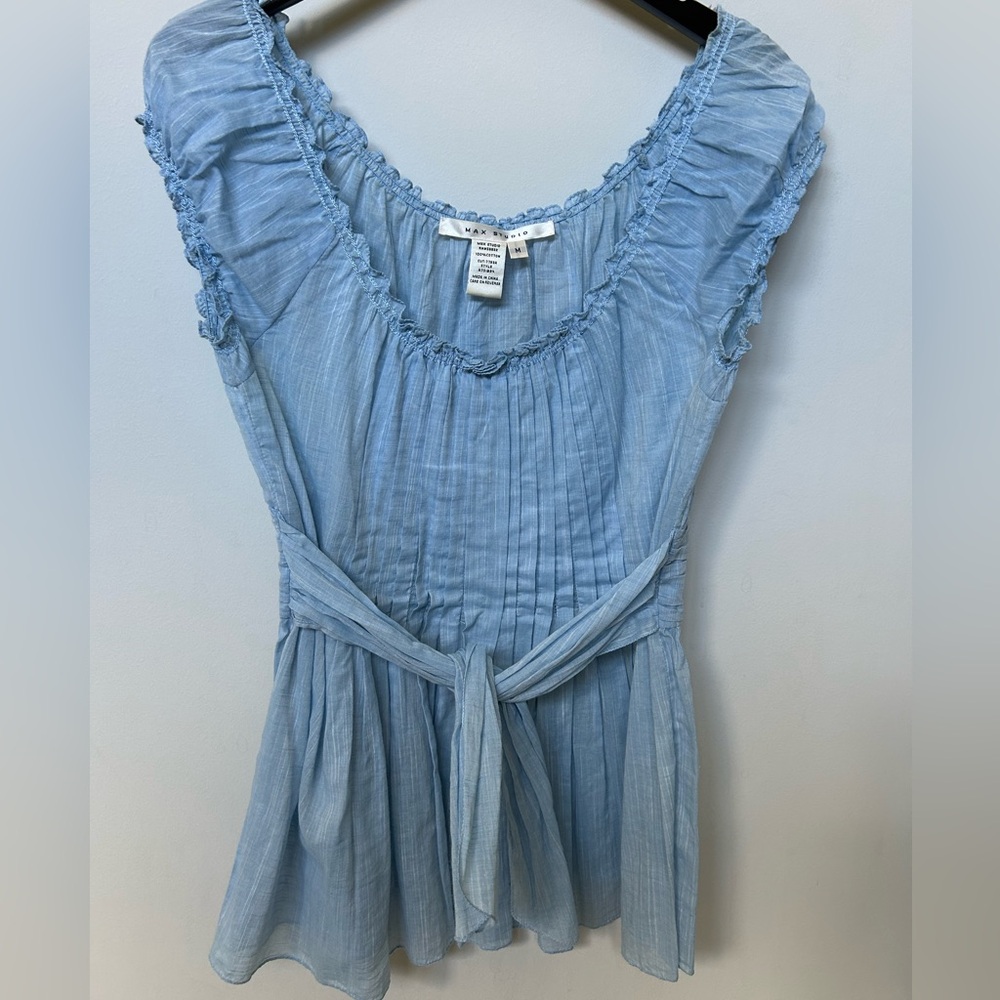 Max Studio super cute sleeveless top with ruffled top and tie waist